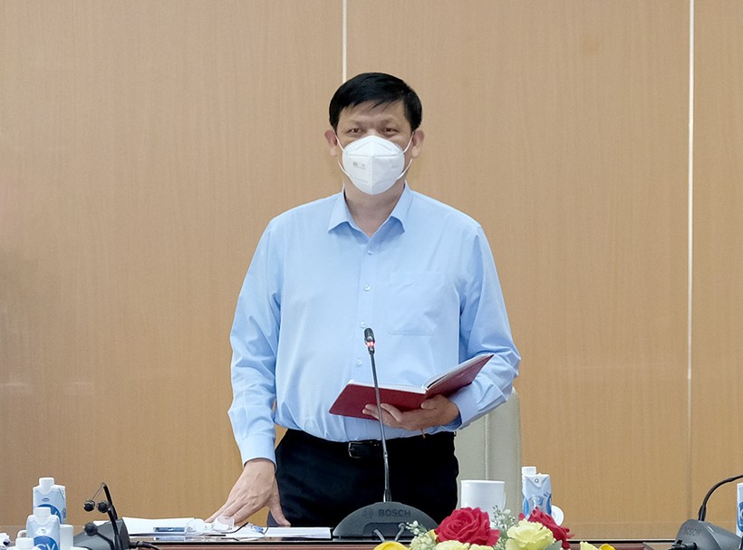Bộ trưởng Bộ Y tế phát biểu tại cuộc họp. Ảnh: Trần Minh.