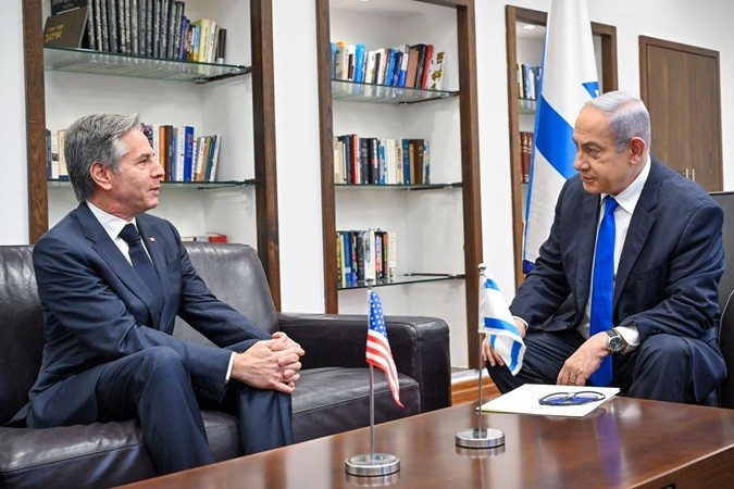 Ngoại trưởng Mỹ Antony Blinken (trái) và Thủ tướng Israel Benjamin Netanyahu tại buổi gặp ở Tel Aviv, ngày 9/1/2024
