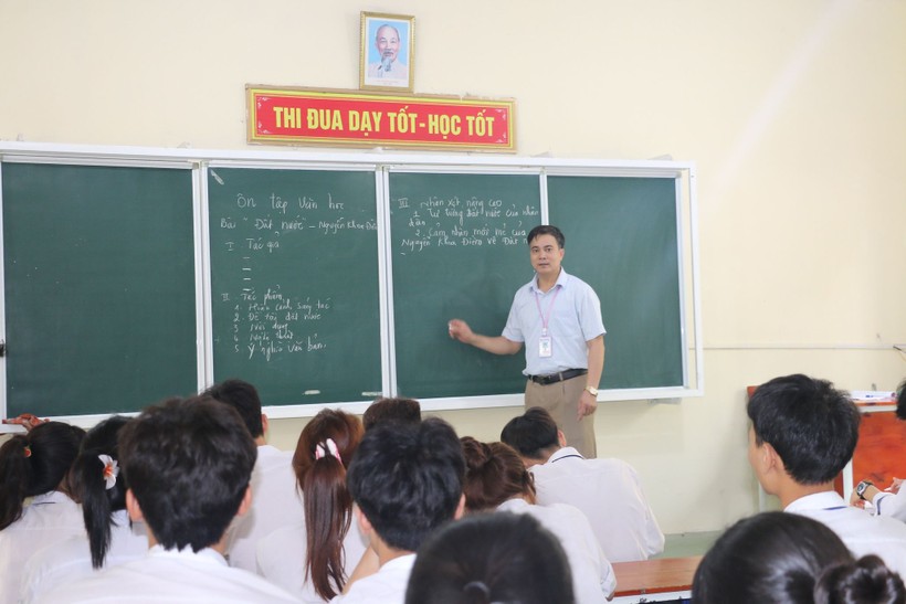 Giờ học của thầy trò Trường THPT Hoàng Mai 2 (thị xã Hoàng Mai, Nghệ An). Ảnh: Hồ Lài