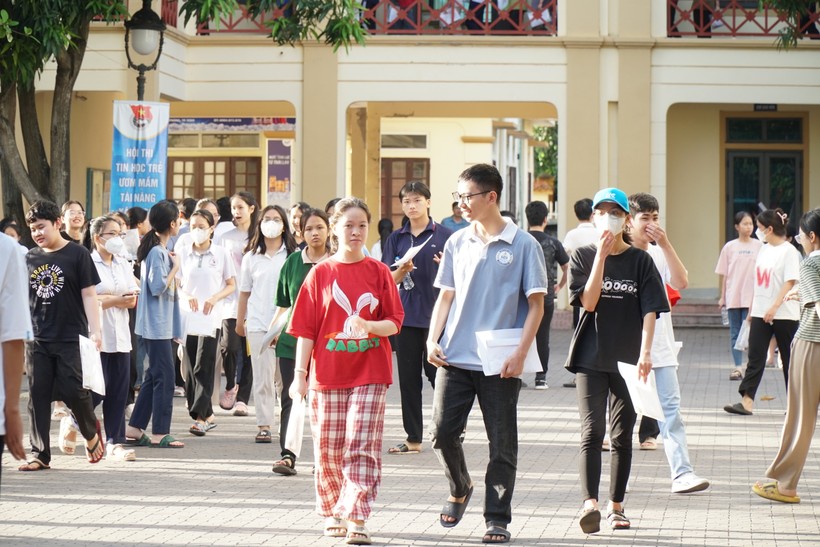Mỗi năm Trường THPT chuyên Phan Bội Châu thu hút hàng nghìn thí sinh đăng ký dự thi vào lớp 10. Ảnh: Hồ Lài
