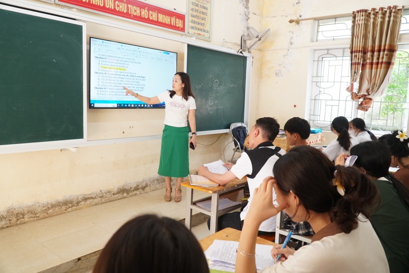 Giờ ôn thi của cô trò Trường THCS Nghi Quang (huyện Nghi Lộc, tỉnh Nghệ An). Ảnh: Hồ Lài