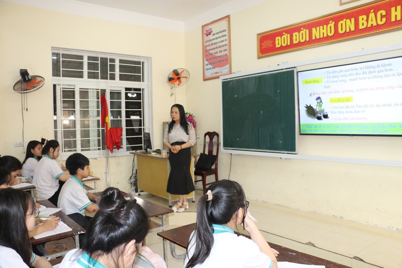 Giờ dạy học của cô Kim Hương – giáo viên Trường THCS Nghi Ân (TP Vinh, Nghệ An). Ảnh: Hồ Lài