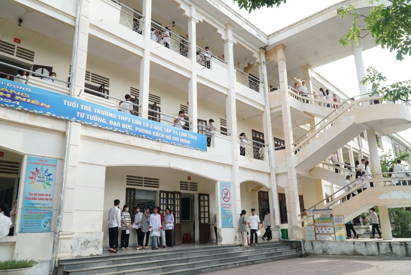 Kỳ thi tuyển sinh vào lớp 10 THPT tỉnh Nghệ An năm nay có thí sinh đông nhất từ trước đến nay với hơn 44.000 em. Ảnh: Hồ Lài
