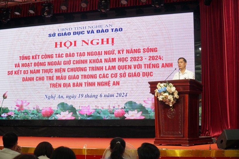 Ông Nguyễn Văn Khoa - Phó Giám đốc Sở GD&ĐT Nghệ An phát biểu tại hội nghị. Ảnh: Hồ Lài