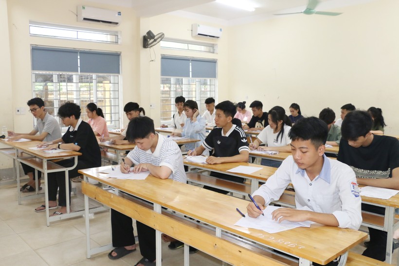 Kỳ thi tốt nghiệp THPT năm nay, Nghệ An có gần 37.000 thí sinh dự thi, đông thứ 4 cả nước. Ảnh: Hồ Lài