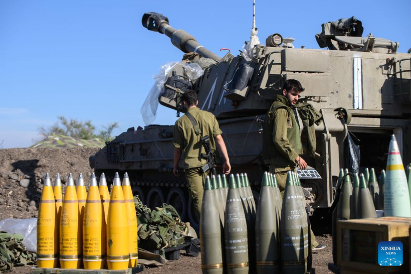 Pháo tự hành Israel được triển khai gần biên giới với Lebanon.