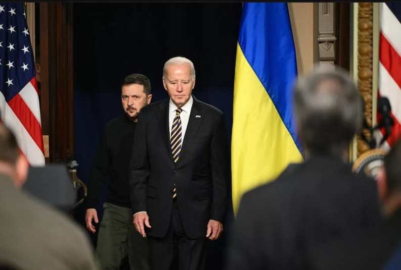 Tổng thống Ukraine Zelensky và người đồng cấp Mỹ Biden.