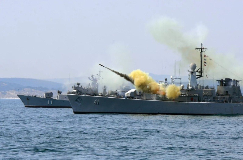 Tên lửa diệt ngầm phóng từ chiến hạm Drazki của Hải quân Bulgaria trong cuộc tập trận ở Biển Đen năm 2014.