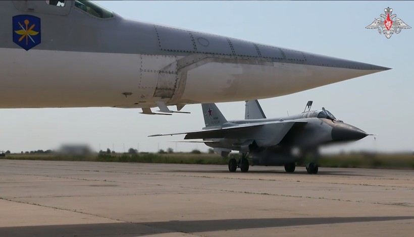 Máy bay mang vũ khí hạng nặng trong cuộc diễn tập hạt nhân của Nga.