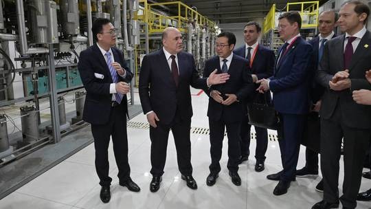 Thủ tướng Nga Mikhail Mishustin thăm Viện Nghiên cứu Hóa dầu Thượng Hải của Tập đoàn Hóa dầu Quốc gia Trung Quốc Sinopec, Thượng Hải, Trung Quốc, ngày 23 tháng 5 năm 2023. Ảnh: Sputnik 