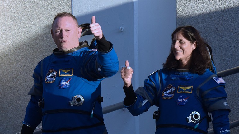 Phi hành gia NASA Butch Wilmore và Suni Williams đang bị mắc kẹt tại Trạm ISS. 
