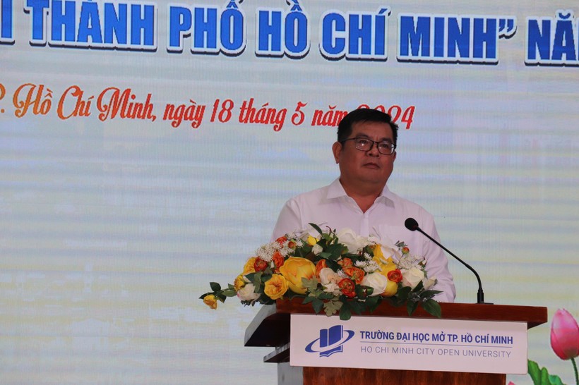 Ông Ngô Thanh Sơn, Phó Chủ tịch UBMTTQ Việt Nam TPHCM phát biểu tại buổi lễ. Ảnh: Mạnh Tùng