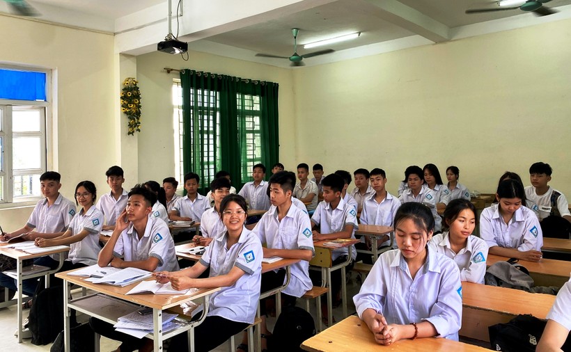 Học sinh khối lớp 9, Trường THCS Nam Ngạn, TP Thanh Hóa trong giờ ôn thi. (Ảnh: NTCC)