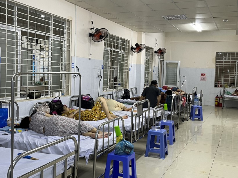 Đã có hơn 500 ca nhập viện điều trị liên quan đến vụ nghi ngộ độc bánh mì ở TP Long Khánh. 