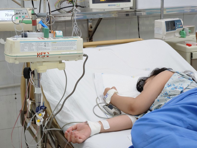 Bệnh viện Nhi đồng Đồng Nai vẫn đang tiếp tục điều trị tích cực cho 5 ca nặng và những ca bệnh nhi khác. 