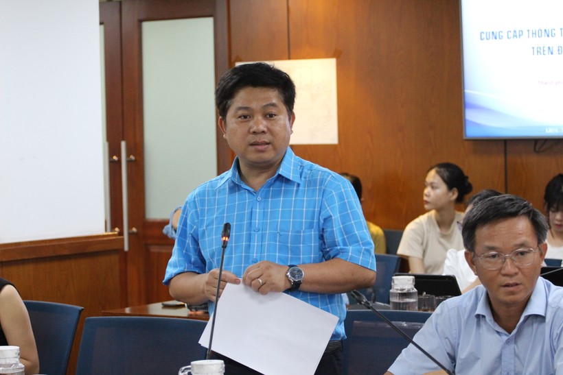 Ông Hồ Tấn Minh - Chánh Văn phòng Sở GD&ĐT TPHCM tại buổi họp báo, chiều 6/6. (Ảnh: Thành Nhân)