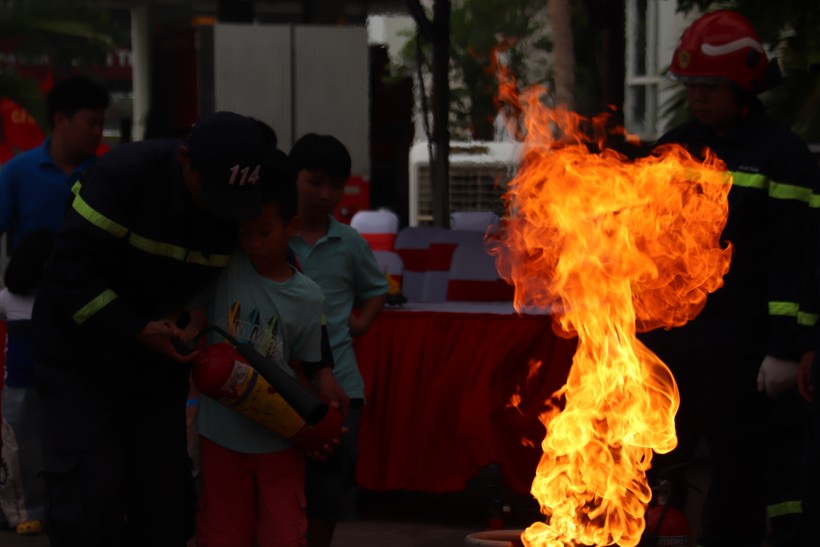 Trung tướng Lê Hồng Nam – Giám đốc Công an TPHCM cho biết, 5 tháng đầu năm 2024, 65% vụ cháy xảy ra trên địa bàn TP tập trung ở các loại hình, đối tượng do UBND cấp xã thực hiện công tác quản lý PCCC.