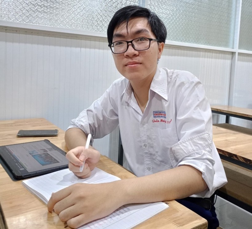 Trần Minh Trí (cựu học sinh Trường THPT Trương Định, tỉnh Tiền Giang), thủ khoa kỳ thi tốt nghiệp THPT 2023.