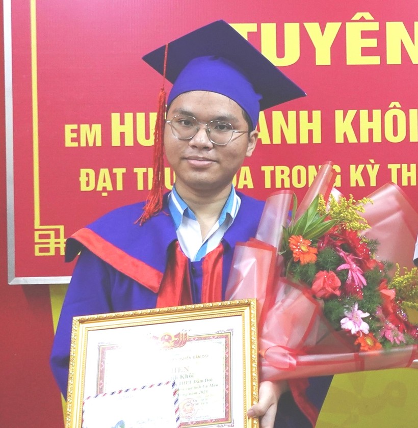 Huỳnh Anh Khôi (cựu học sinh Trường THPT Đầm Dơi, tỉnh Cà Mau), thủ khoa kỳ thi tốt nghiệp THPT năm 2023.
