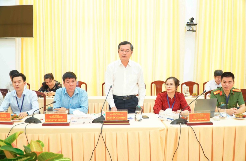 Thứ trưởng Nguyễn Văn Phúc phát biểu tại buổi làm việc với BCĐ thi TP Cần Thơ.