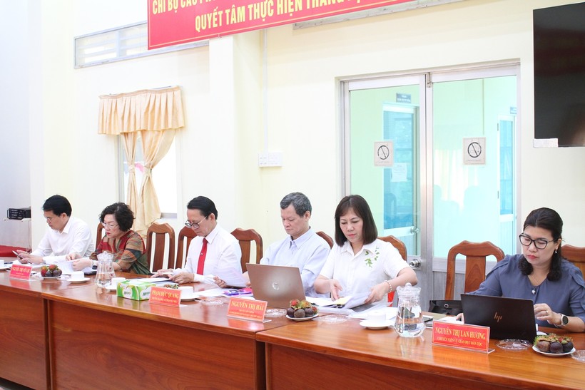 Đoàn công tác làm việc tại Sở GD&ĐT tỉnh Trà Vinh sáng 18/6.