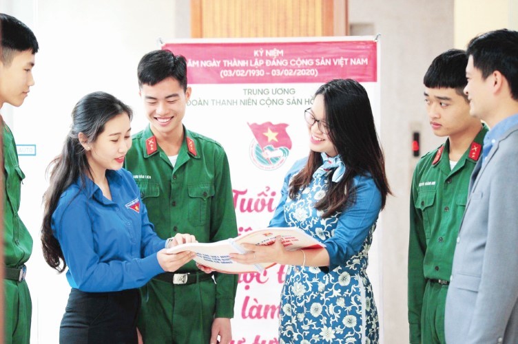 Nữ sinh Nguyễn Thùy Linh: Đảng viên trẻ với thành tích xuất sắc
