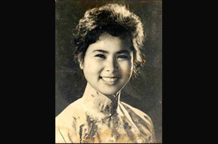Nhà thơ Xuân Quỳnh là một trong những thi sĩ khéo dùng biện pháp nghệ thuật nghịch lí để có những bài thơ tình vượt thời gian.