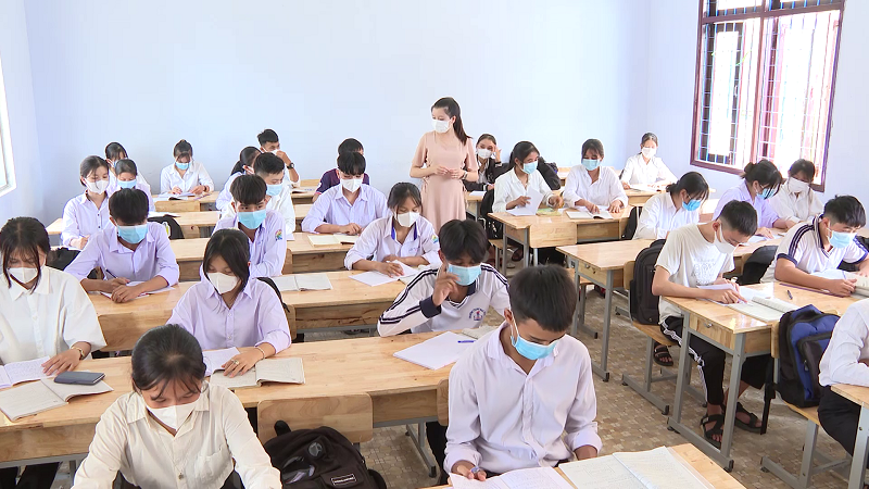 Học sinh Trường THPT Ba Tơ (Quảng Ngãi) trở lại học tập bình thường với nhiều phương án phòng dịch.