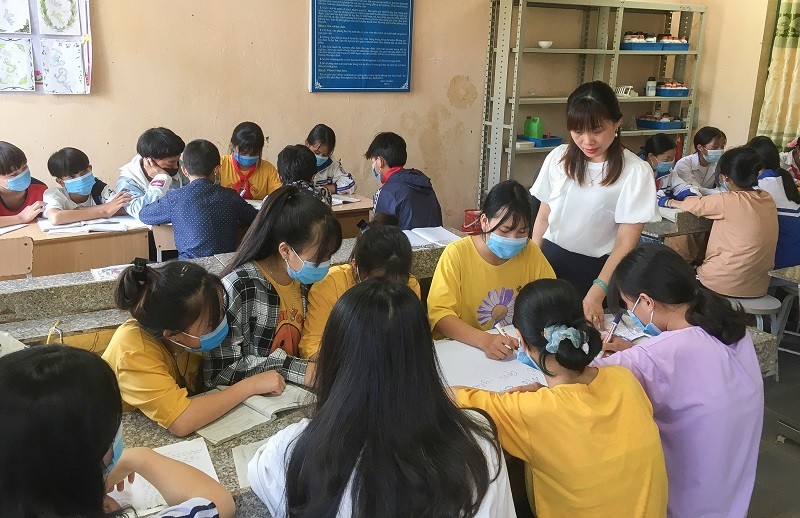 Từ năm 2010, cô Nguyễn Thị Hà được giao phụ trách đội tuyển học sinh giỏi Văn của nhà trường.                       Hơn 20 học sinh giỏi Văn các cấp là niềm tự hào của cô.