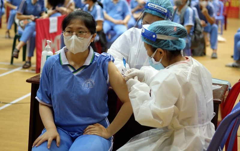 Tiêm vắc-xin ngừa Covid-19 cho trẻ từ 15 đến dưới 18 tuổi ở Đà Nẵng ngày 2/11. 