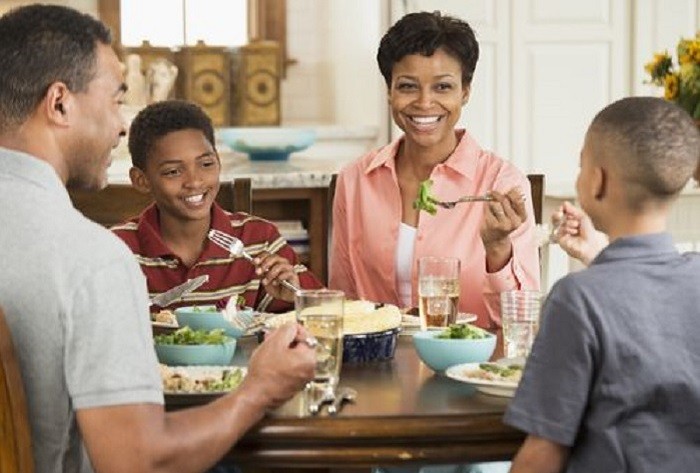 Bữa tối là thời điểm tuyệt vời để các thành viên gia đình bày tỏ quan điểm.