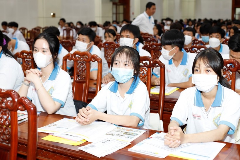 Học sinh THCS tỉnh Tiền Giang tham gia chương trình tư vấn, hướng nghiệp năm 2023.