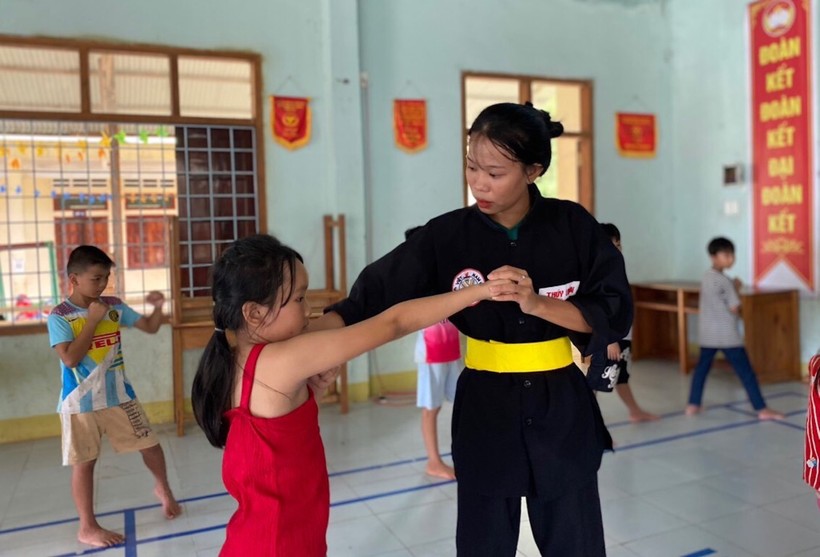 Lớp võ thuật miễn phí do sinh viên Trường Đại học Sư phạm TDTT TP Hồ Chí Minh dạy cho học sinh huyện biên giới Ia H’Drai.