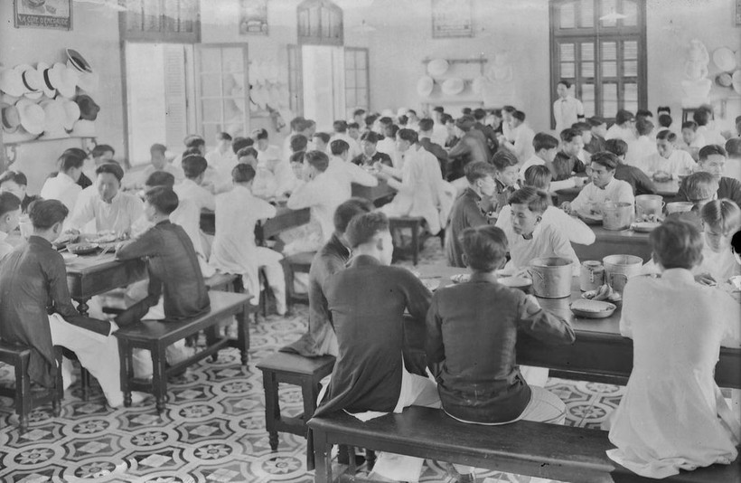 Trường Sư phạm Thực hành (nay là Trường THPT Phan Đình Phùng) thập niên 20 thế kỉ trước. 