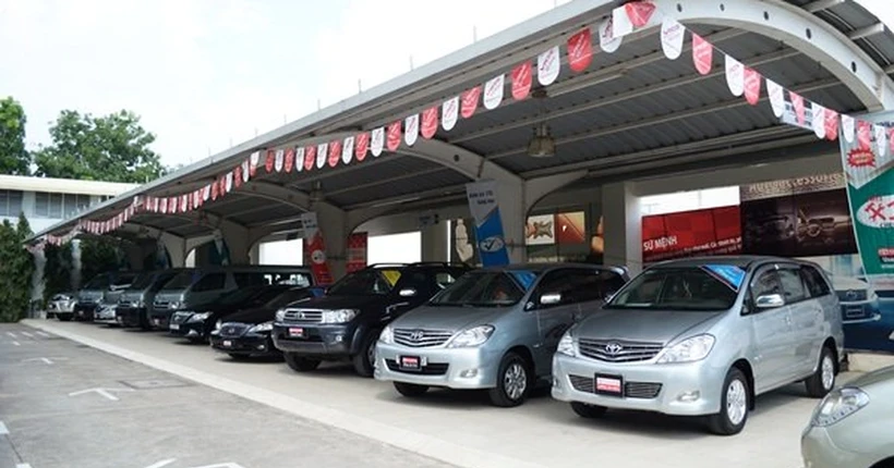 Một showroom ô tô tại quận Cầu Giấy cắt giảm nhân sự do doanh thu sụt giảm.
