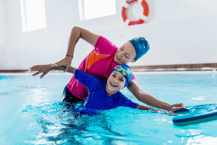 Trẻ cần học các kỹ năng thoát hiểm khi ở dưới nước. Ảnh minh họa: INT