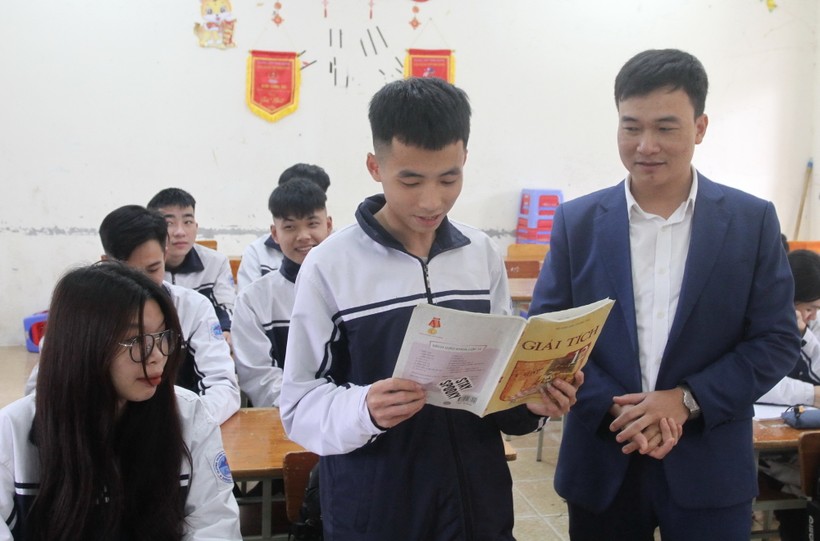 Một giờ học của thầy trò Trường THPT Minh Quang (huyện Ba Vì, Hà Nội). Ảnh: Vân Anh
