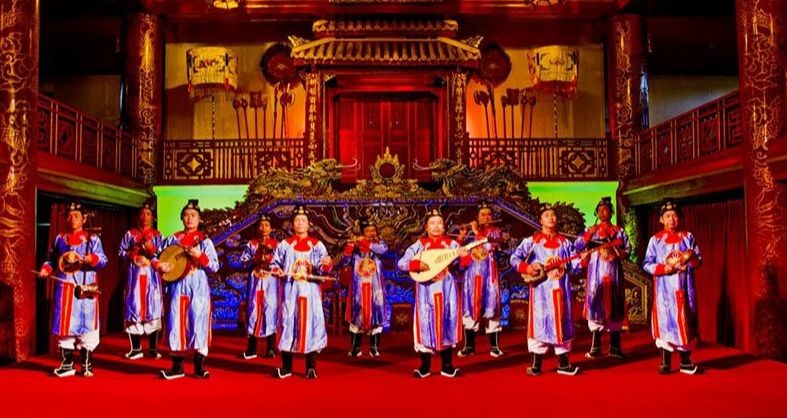 Tái hiện Nhã nhạc cung đình Huế tại nhà hát Duyệt Thị Đường. Ảnh: ITN.