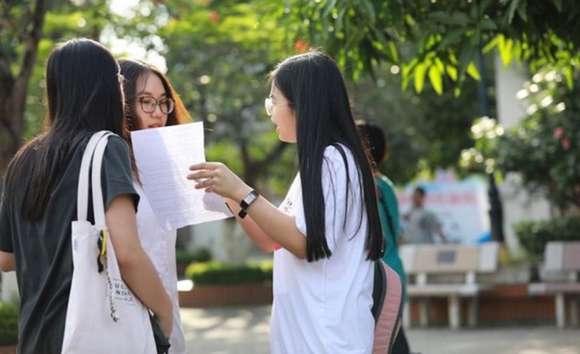 Nhiều lối rẽ cho học sinh sau kỳ thi tuyển sinh vào lớp 10 công lập. Ảnh: Hải Nguyễn.