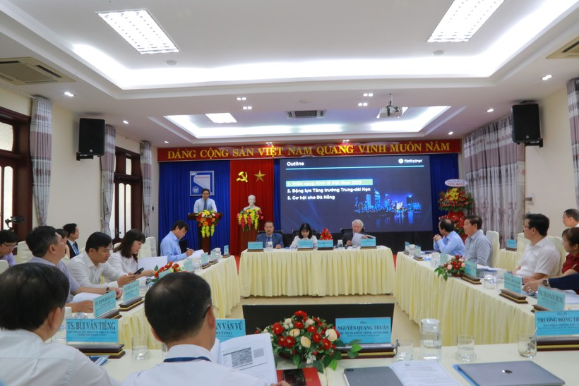 Hội thảo công bố “Báo cáo thường niên kinh tế Đà Nẵng năm 2022 và các kịch bản tăng trưởng cho giai đoạn tiếp theo”.