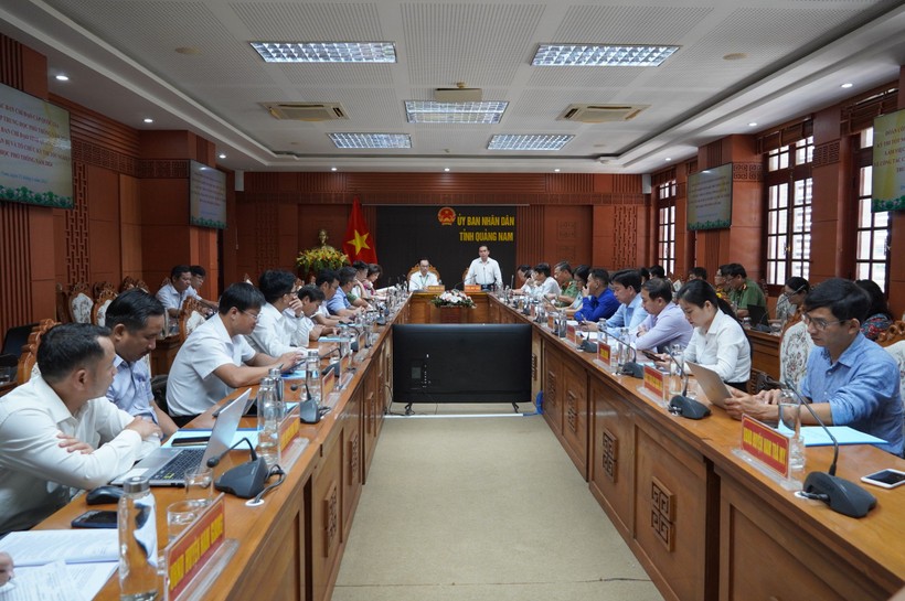 Thứ trưởng Bộ GD&ĐT Hoàng Minh Sơn và Đoàn công tác làm việc với Ban Chỉ đạo Kỳ thi tốt nghiệp THPT 2024 của tỉnh Quảng Nam.