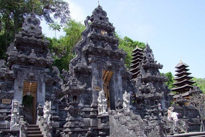 10 đền chùa lạ lùng rùng rợn ở châu Á