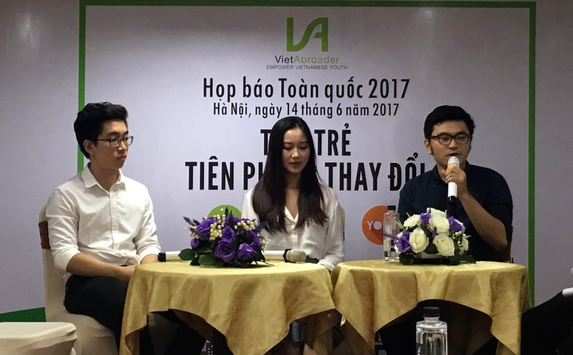 Từ trái qua: Vũ Tuấn Minh, Nguyễn Phương Anh, Võ Tuấn Sơn tại buổi tọa đàm