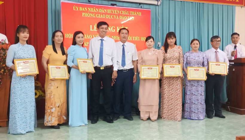 Phòng GD&ĐT Châu Thành (An Giang) tuyên dương 95 giáo viên chủ nhiệm lớp giỏi tiểu học cấp huyện.