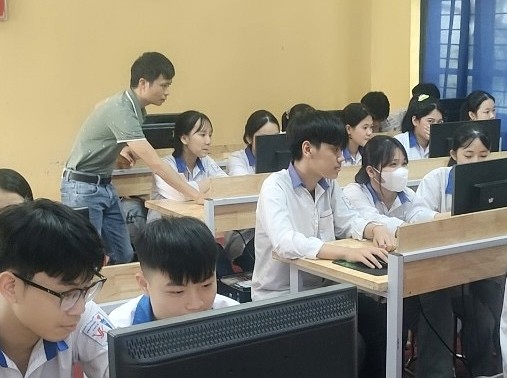 Học sinh Trường THCS Văn Khúc, huyện Cẩm Khê sẵn sàng đăng ký dự tuyển vào lớp 10.