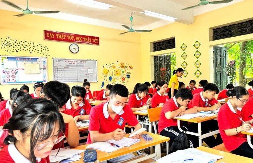 Học sinh lớp 9 Trường THCS Hạc Trì (TP Việt Trì, Phú Thọ) tích cực học ôn tập cho kỳ thi tuyển sinh vào lớp 10 năm học 2024 - 2025.