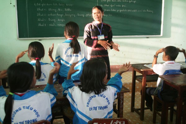 Hướng dẫn bồi dưỡng giáo viên dạy tiếng dân tộc