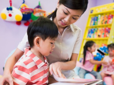 Tổ chức cho trẻ làm quen với ngoại ngữ trong các cơ sở giáo dục mầm non