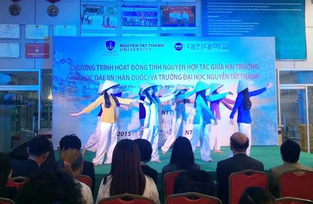 Ngày hội giao lưu văn hóa giữa sinh viên Việt - Hàn