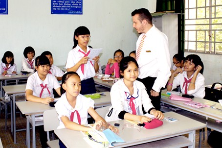 Hà Nội tiếp nhận giáo viên người Pháp sang giảng dạy tình nguyện